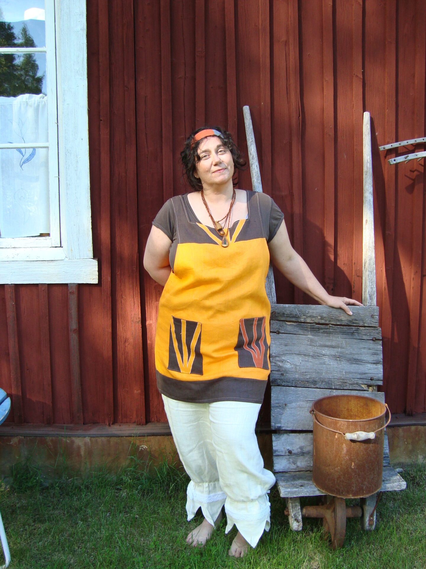 Go Dressed in Lapland Art- Tunika Jord Hon